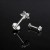 Labret do piercingu z ozdobnym topem w kształcie gwiazdki o średnicy 4,7 mm. Model Diamond Cut Star wyróżnia się precyzyjnie opracowanymi krawędziami, które nadają gwiazdce geometryczny wygląd i efektownie odbijają światło.