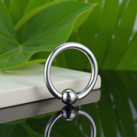 CBR sprawdzi się w wielu miejscach, m.in. w przekłuciach: septum, orbital, daith – jego uniwersalność czyni go jednym z najczęściej wybieranych modeli w studiach piercingu.